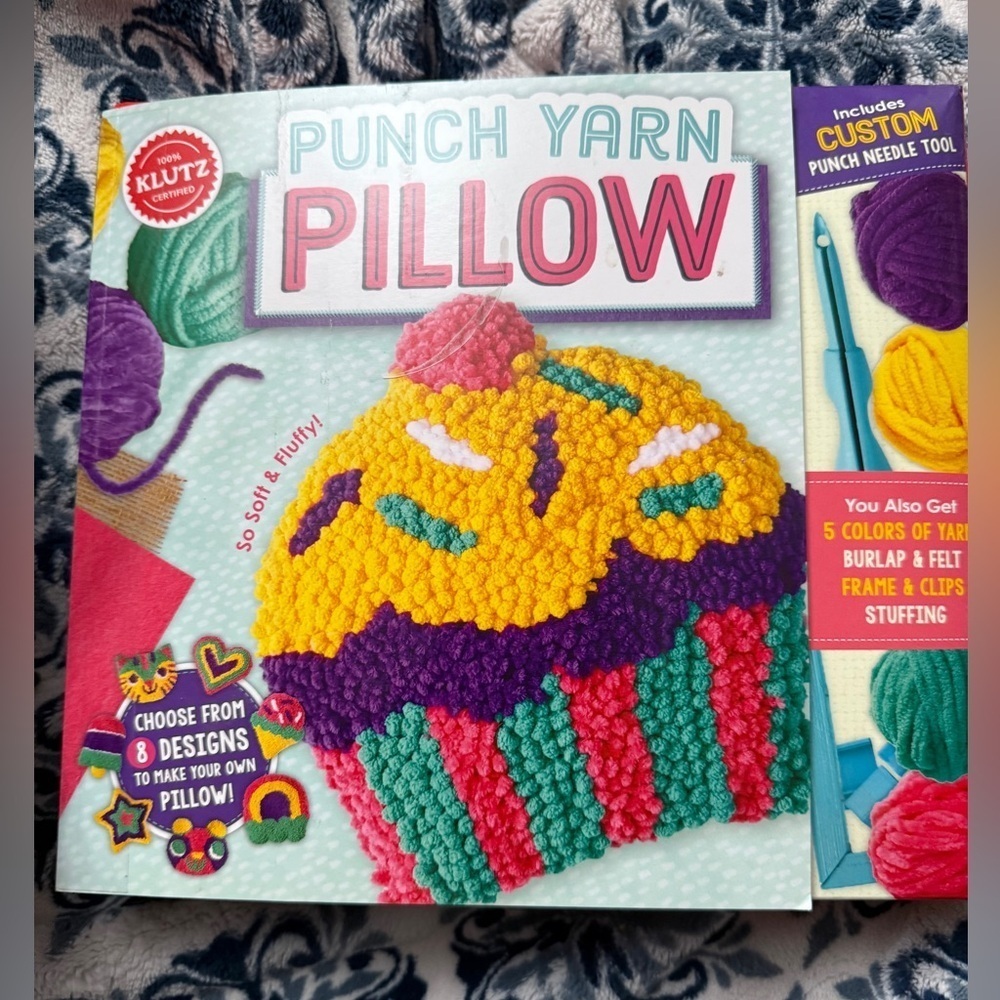 Klutz Punch Yarn Pillow Kit - New